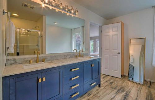 Spacious Lake Stevens Home with Fire Pit, Patio - Foto 17