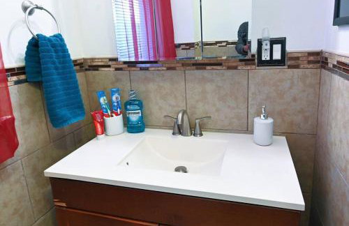 The Pearl-Lovely Victorian Home with Bed and Breakfast Energy - Foto 38