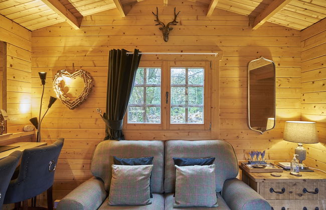 1-bed Cabin, 2 Adults, Wood Burning Hot Tub & Fire - Photo 10