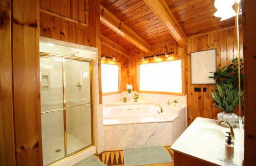 Haus in the Heart of Helen - Vacation Suites - Foto 48