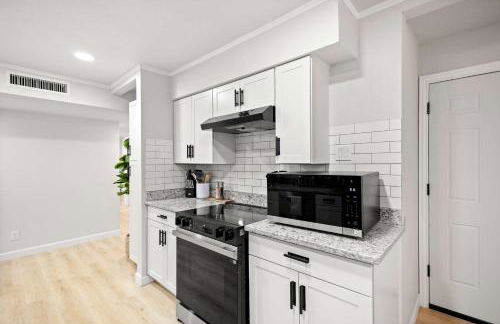 5-BD 2 5-BA Modern Retreat w Games & Hot Tub - Foto 13