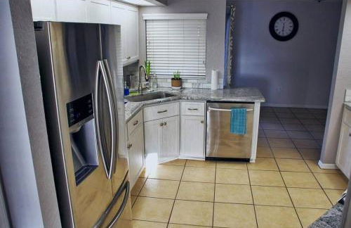 Spacious 4-bedroom 2-bath Abode - Foto 23