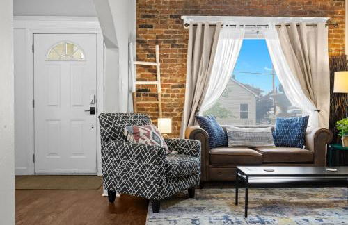 Stylish Home in Historic District Near Riverwalk - Foto 12