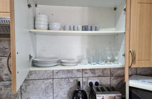 Entire 3 bedroom home with Parking in Welling, London, UK - Photo 65