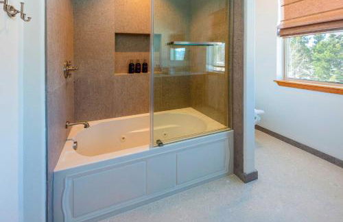 Mtn-View Retreat with Hot Tub in Granby! - Foto 20