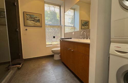 Large and Luxurious in Strivers Row - Photo 33