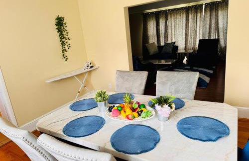 East Riverdale Enchanting 4 bedroom with 2 full bathrooms - Foto 9