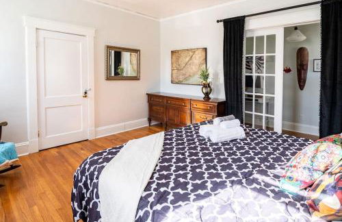 Globetrotters Suite in Historic Richmond with Patio - Foto 15