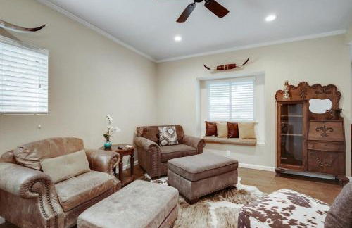 Highland Village - 4BR w Backyard Pool Oasis - Foto 17