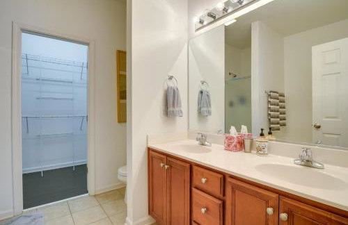 Inviting High Point Townhome with Patio and Privacy! - Foto 20