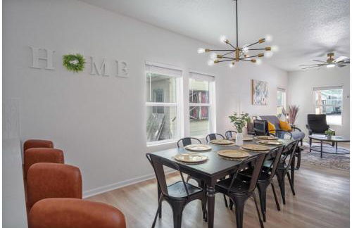 Vibrant 4BR3BA Oasis Near Happy Downtown - Foto 10