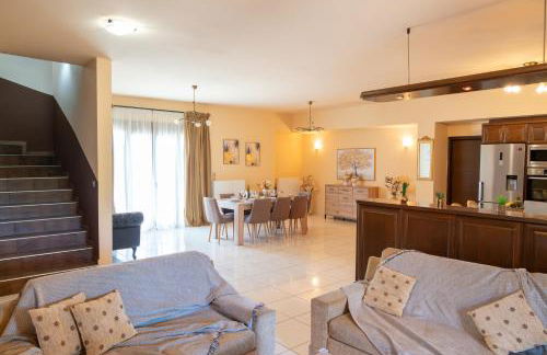 Amalia Villa with Private Pool - Photo 18