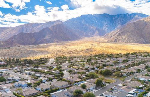 Near Downtown Palm Springs Home with Mountain Views - Foto 38