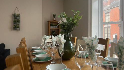 Llangollen High Street - 4 bedrooms - Sleeps 12 - Foto 4