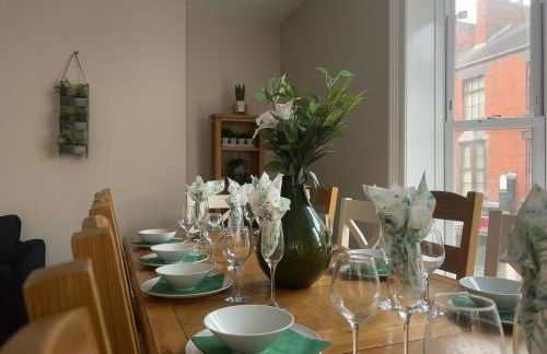 Llangollen High Street 4 bedrooms Sleeps 12 - Photo 4