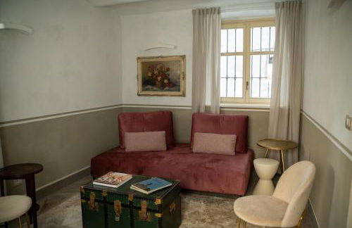 3 Bedrooms Old Town Secret Gem with Private Garden - Foto 11