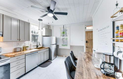 Pet and Family Friendly! Home with Fenced Yard and Deck - Foto 10