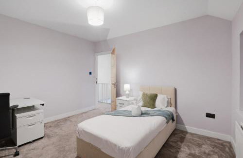 Spacious Modern 4BR Home 2 Luxury Bathrooms Private Parking Near M54, M6, JLR & WV1 - Foto 9