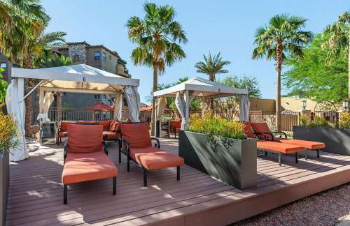 Beautiful Studio Apt in a great resort setting with fountains, courtyards, and pool with bar - Foto 44