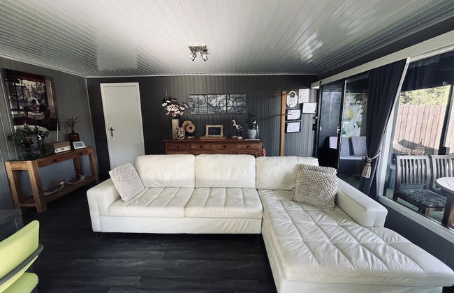 Modern Waterfront Chalet - Foto 12