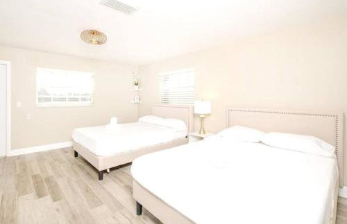 Stunning Lake-Front Villa with Pool & Spa - Foto 4