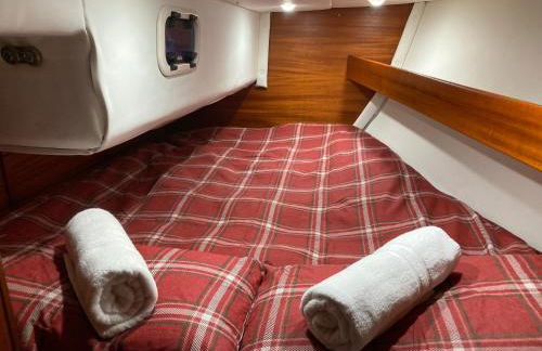 Entire Boat at St Katherine Docks 2 Available select using room options - Photo 55