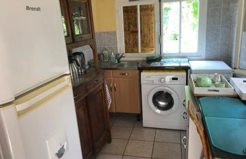 chambre et salle de bain privé s'ouvrant sur terrasse, jardin et cuisine d'été - Foto 9