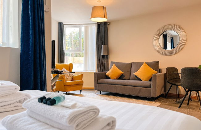 Broc House Suites - Photo 41