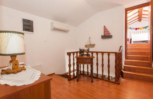 Captain's Villa with Swimming Pool - Photo 32