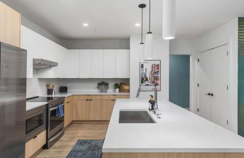 Luxury in The Gulch with Patio Pool Walk to Broadway - Foto 16