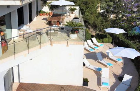 Idyllic 6 bed villa stunning sea view salt pool - Photo 22