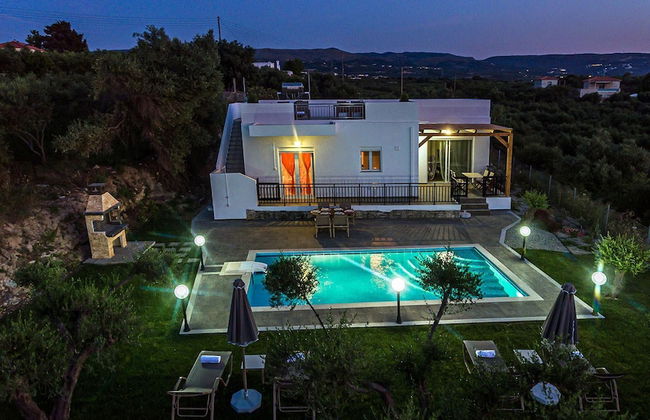 Villa Guinevere-with Private Pool - Photo 13