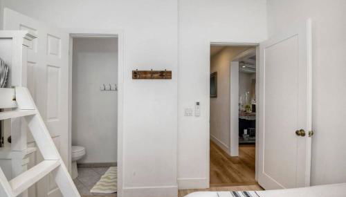 Walk to Beach, AC, Firepit, Grill - Foto 5