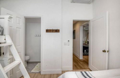 Walk to Beach, AC, Firepit, Grill - Foto 5