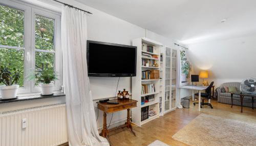 Schöne Dachgeschoss Wohnung - Foto 3