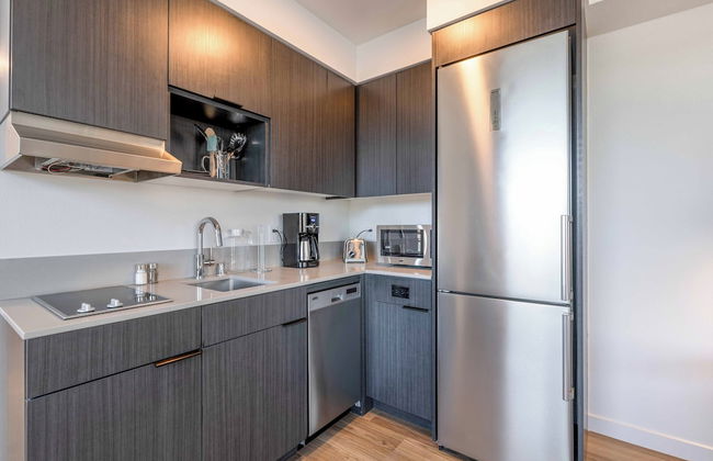 Marina Square Suites - Photo 19