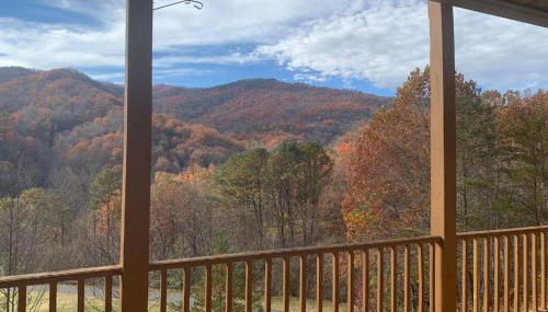 Condo with Stunning Mountain and 6th Green views near Harrahs Cherokee Bryson City - Foto 2