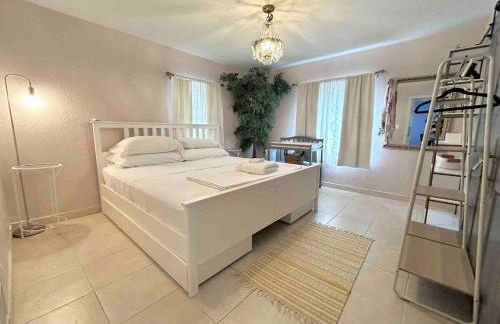 Beach Glam Abode - King Bed, BBQ, Beach Gear - Foto 21