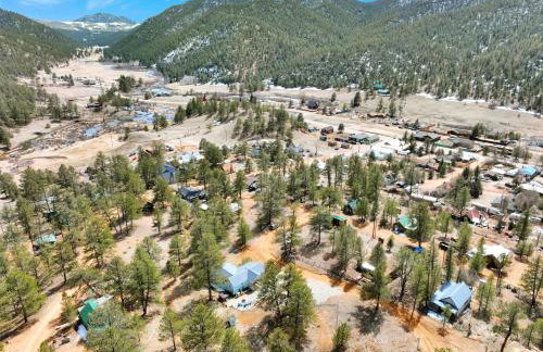 Timeless Pineview Cottage Hot Tub & Pet Friendly - Photo 46