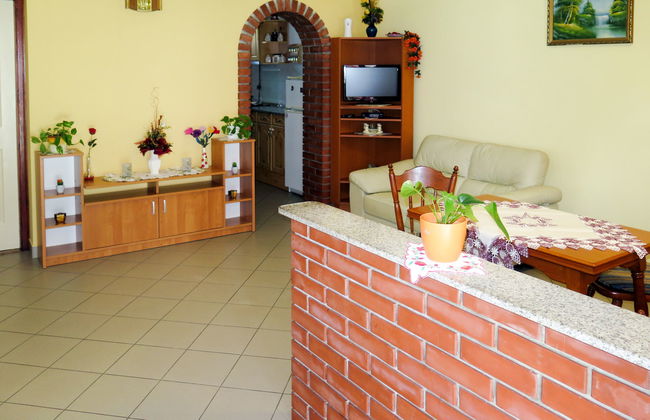 4 bedroom House in Balatonszárszó with private pool and garden - Photo 8
