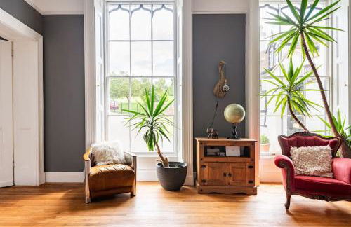 Cotswold Cheltenham, whole house with hot tub - Photo 3