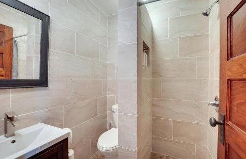 Spacious Home in Ramsay: 9 Smart TVs + Pool Table! - Foto 21