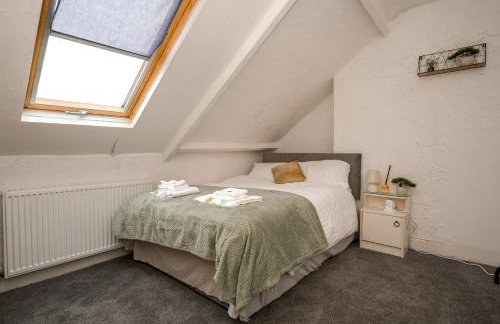 Apt - Sleeps 10 - Parking - Ideal for Contractors - Photo 9