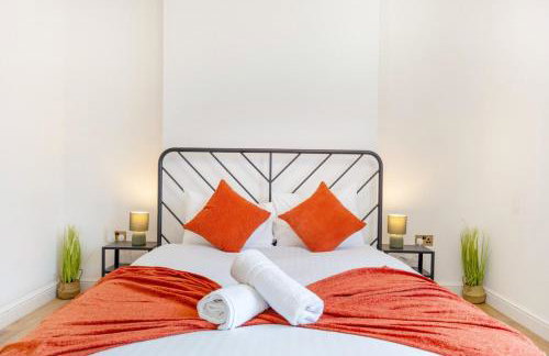 4BR House By Astra Residences Short Lets & Serviced Accommodation Stanley With Free Parking & Instant Booking - Foto 16