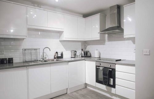 Luxury 2 Bedroom Apartment near Stratford Station for Corporate and Group Stays - Foto 25
