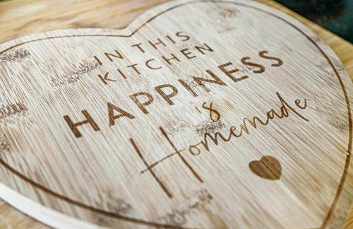 Luxury 5 Bedroom 3 Bathroom House - Smart TVs with Sky and Netflix, Super Fast WiFi, Free Parking by Yoko Property - Foto 39