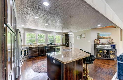 The San Bernard River waterfront provides private access to a spa, boat ramp, and jet skiing - Photo 19