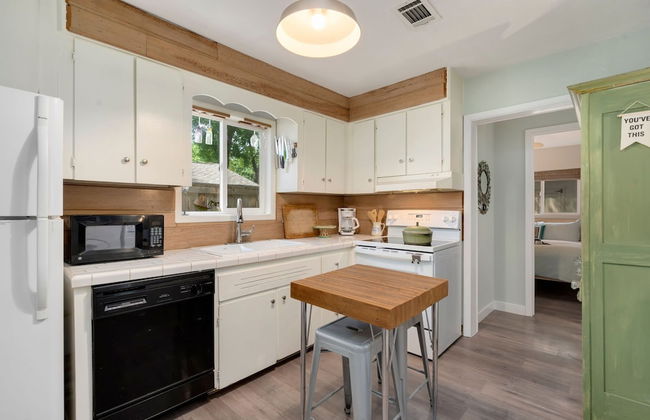 Old Town Retreat w/ Vintage Flair Near Csu, Bikes! - Photo 11