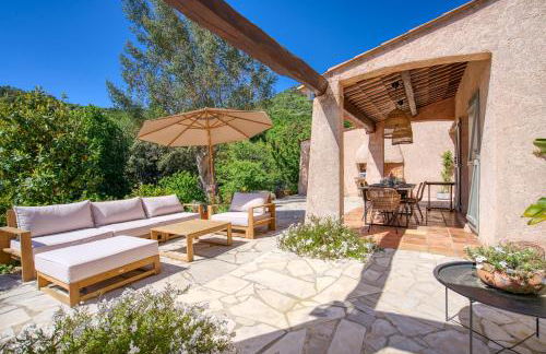 Villa Silia in the Gulf of Saint-Tropez in a natural setting - Foto 7