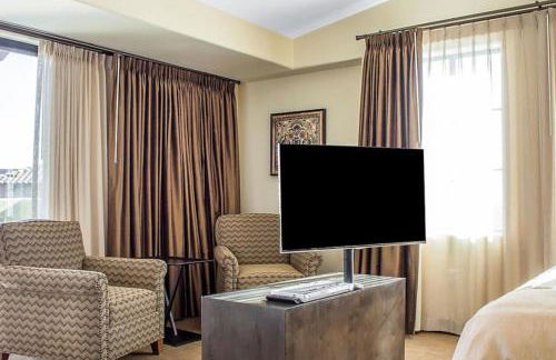 Beautiful Studio Apt in a great resort setting with fountains, courtyards, and pool with bar - Foto 14